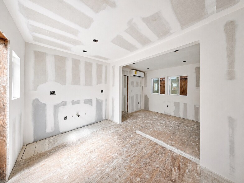 More Photos Of 14426 Friar St, Van Nuys Storefront For Sale