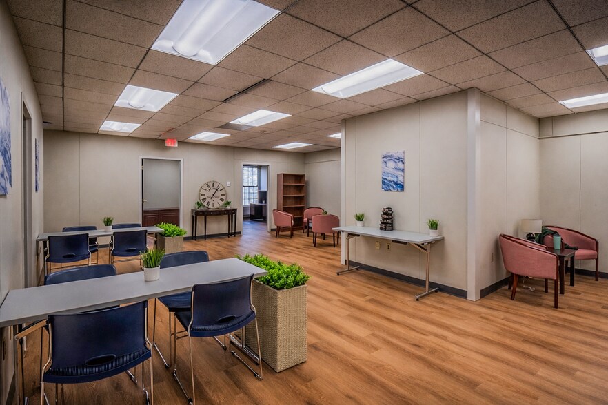 More Photos Of 4242 Carlisle Pike, Camp Hill Office For Lease