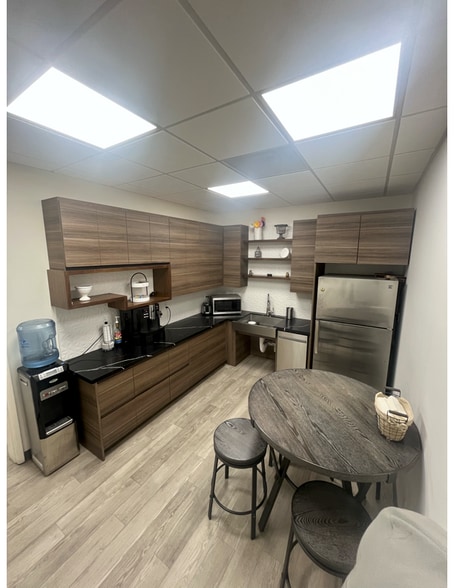 More Photos Of 41 Hangar Way, Watsonville Service For Sale