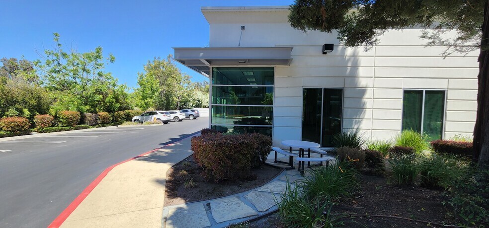 More Photos Of 579 Clyde Ave, Mountain View Office For Sale