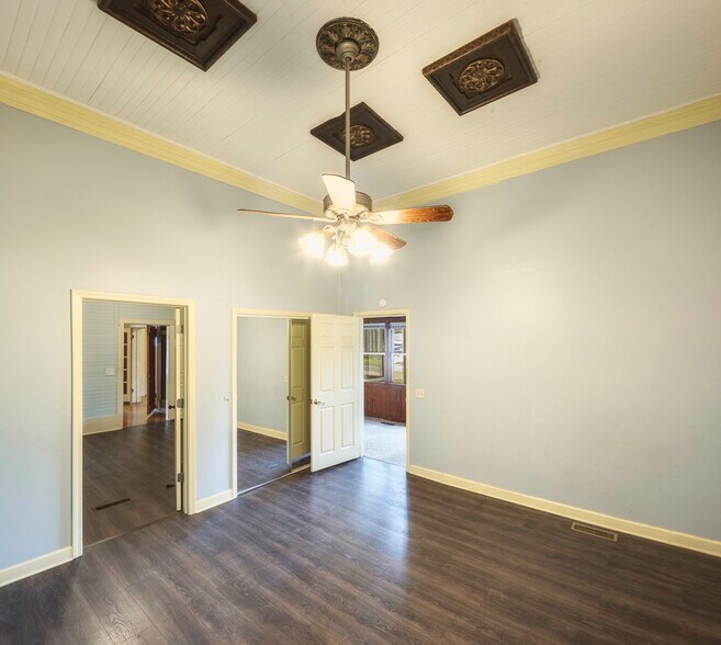 More Photos Of 290 E King Ave, Kingsland Office For Sale