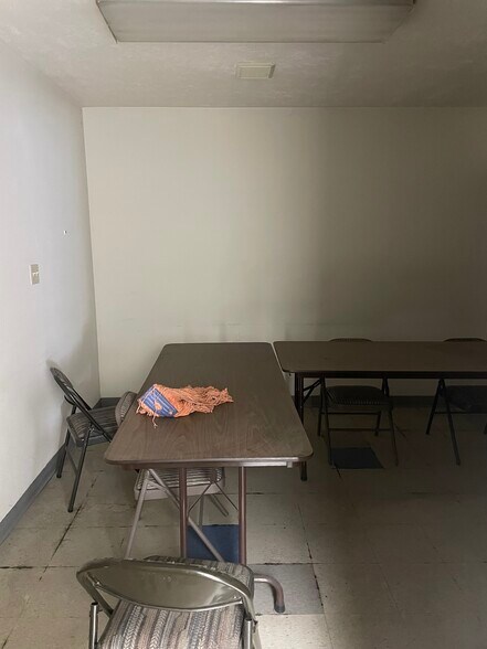 More Photos Of 117 E Commerce Way, Libby Light Distribution For Sale