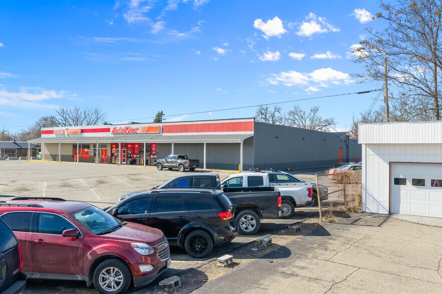 More Photos Of 915 N Washington St, Kokomo Freestanding For Sale