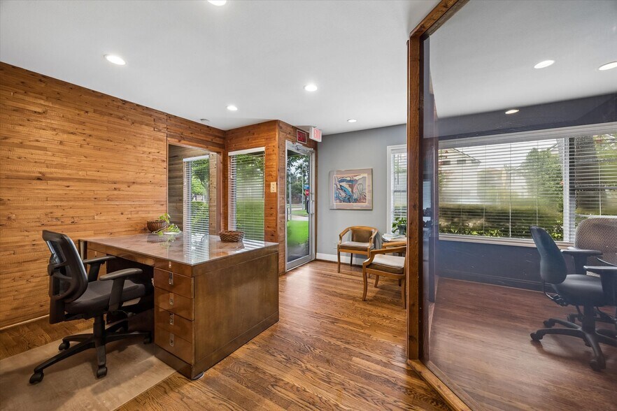 More Photos Of 1212 Antoine Dr, Houston Coworking Space