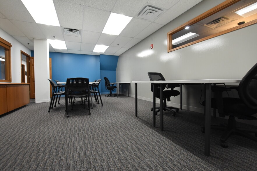More Photos Of 25 N River Ln, Geneva Coworking Space