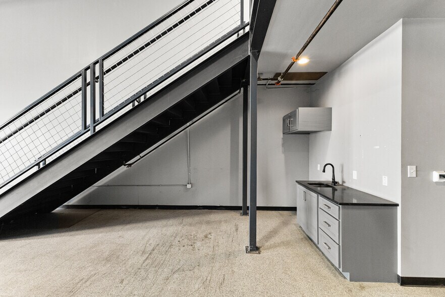 More Photos Of 7637 FM 3009, Schertz Light Distribution For Sale