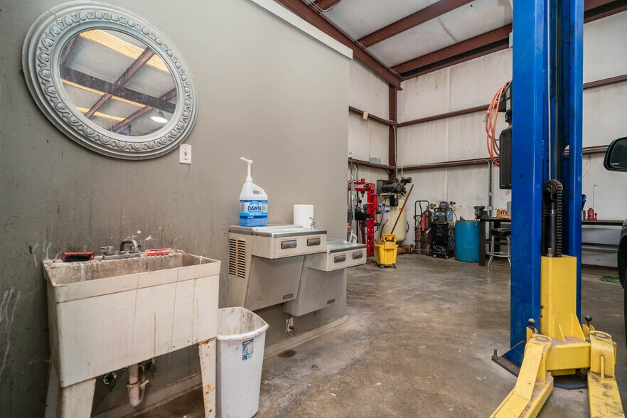 More Photos Of 4900 W Marshall Ave, Longview Auto Repair For Sale