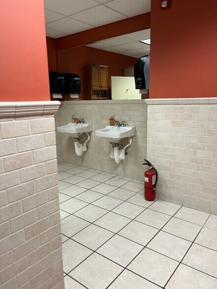 More Photos Of 812 Quarrier St, Charleston Office For Lease