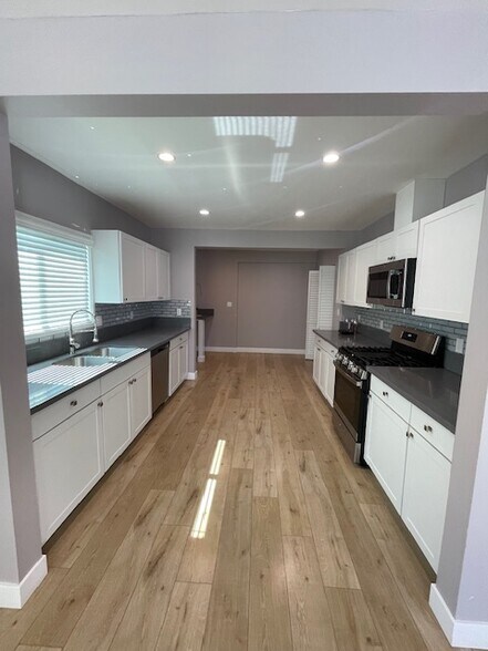 More Photos Of 10802 Crockett St, Sun Valley Apartments For Sale