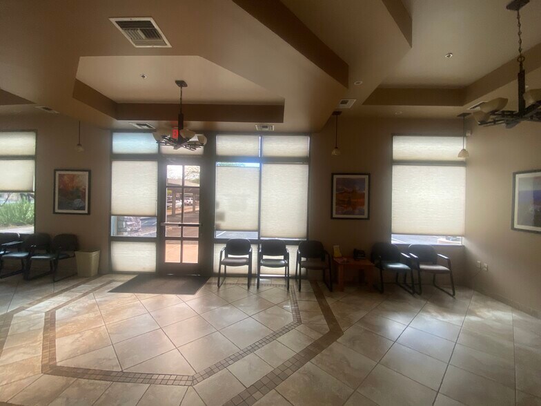 More Photos Of 6677 W Thunderbird Rd, Glendale Medical For Lease