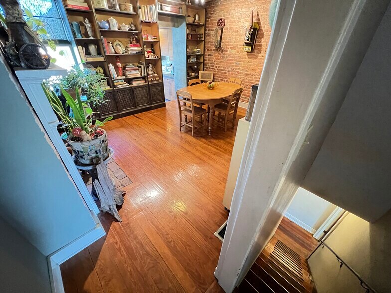 More Photos Of 1438-1442 Light St, Baltimore Showroom For Sale