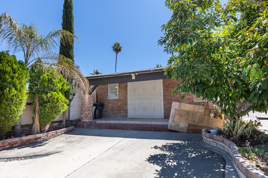 More Photos Of 819-821 Orange St, Redlands General Retail For Sale