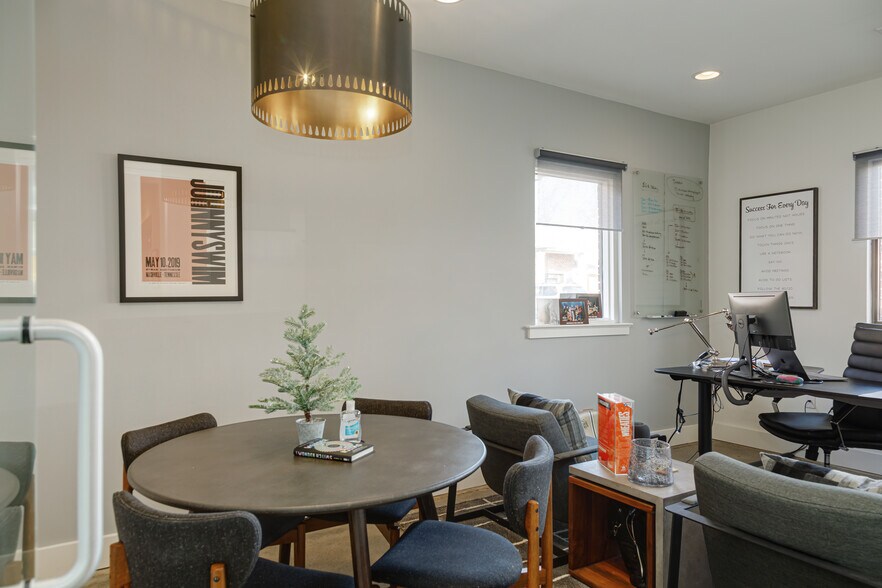 More Photos Of 400 Sugartree Ln, Franklin Office For Sale