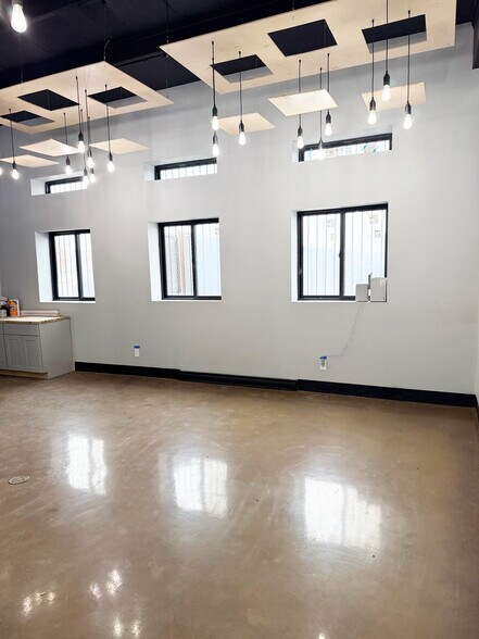 More Photos Of 3203-3223 Oakland St, Aurora Warehouse For Sale