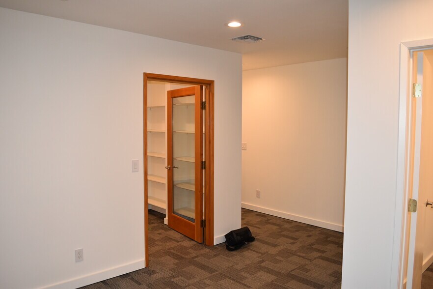 More Photos Of 3115 W Olive Ave, Burbank Office For Lease