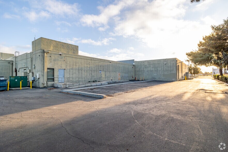 More Photos Of 1109-1189 S State St, Hemet Unknown For Lease