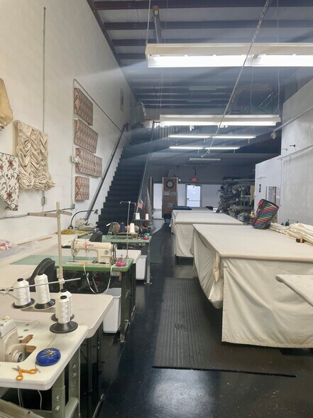 More Photos Of 5405 Taylor Rd, Naples Showroom For Sale