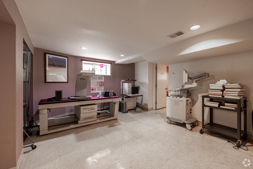 More Photos Of 914 Clifton Ave, Clifton Medical For Sale