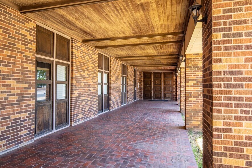 More Photos Of 1500 14th St, Lubbock Religious Facility For Sale