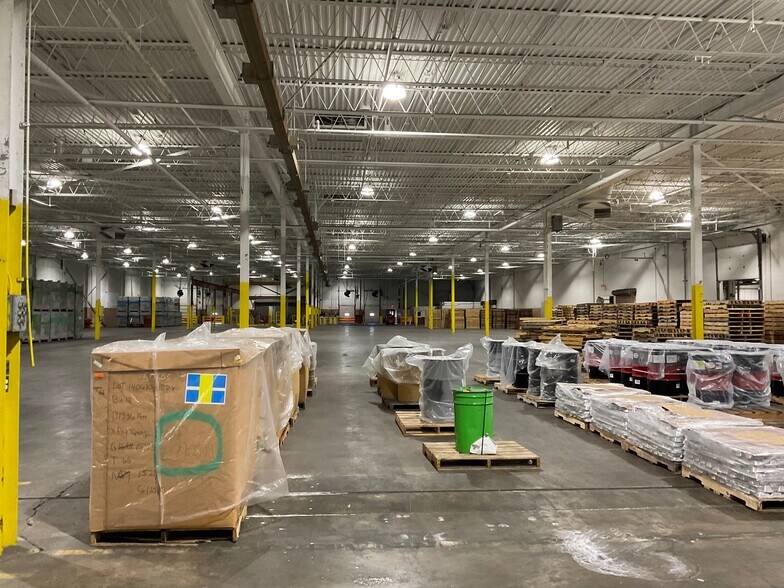 More Photos Of 427 Thacher Ln, Youngstown Warehouse For Lease