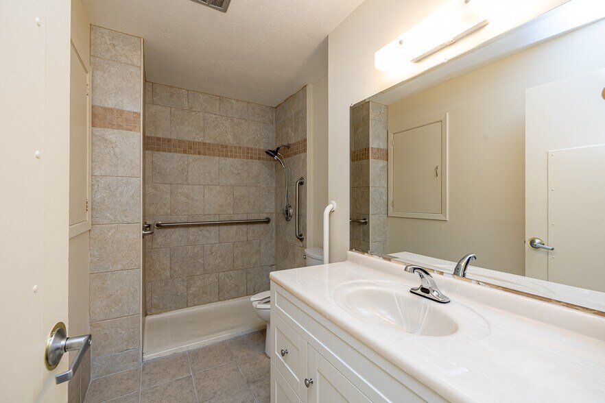 More Photos Of 7997 Wesley Dr, Strongsville Apartments For Sale