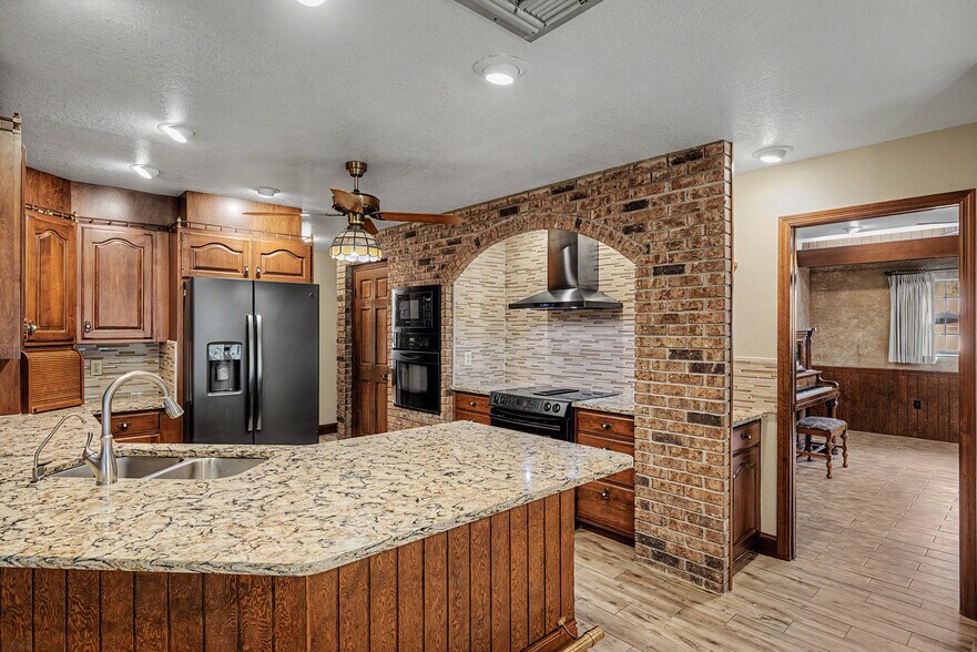 More Photos Of 2160 Laurence Dr, Clearwater Office For Sale