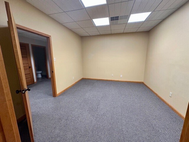 More Photos Of 1401 N Truman Blvd, Festus Office For Lease