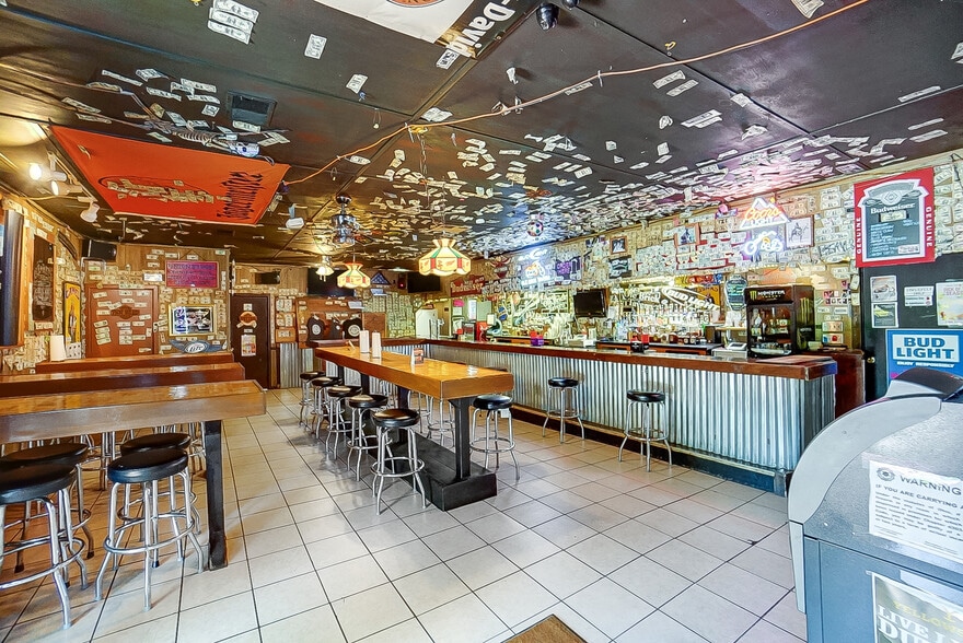 More Photos Of 3475 Mechanicsburg Rd, Springfield Bar For Sale