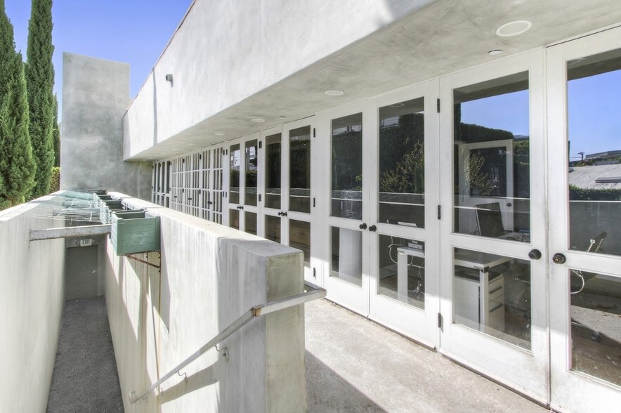 More Photos Of 8825-8827 Beverly Blvd, West Hollywood General Retail For Sale