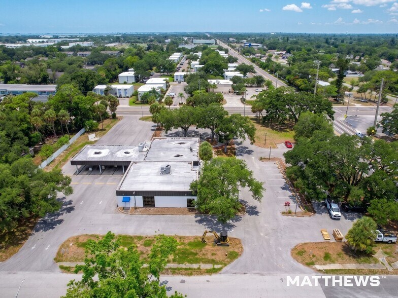 More Photos Of 5305 26th St W, Bradenton General Retail For Sale