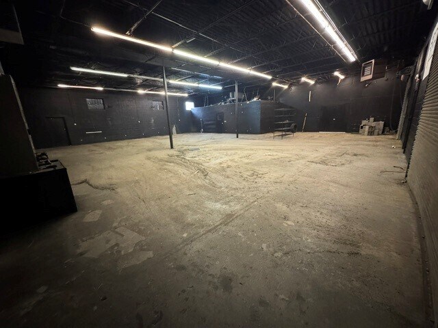 More Photos Of 1870 Midtown Dr, Columbus Flex For Lease