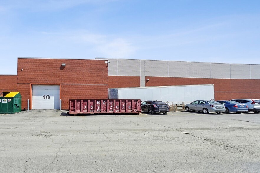 More Photos Of 3500 Aut Transcanadienne, Pointe-claire Distribution For Sale