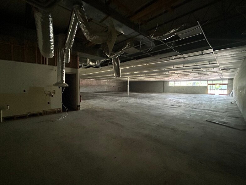 More Photos Of 1107 Huntsville Hwy, Fayetteville General Retail For Lease
