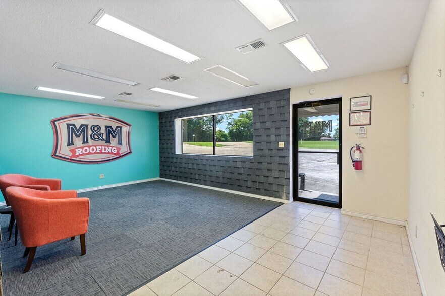 More Photos Of 2524 US Highway 96 N, Center Warehouse For Sale