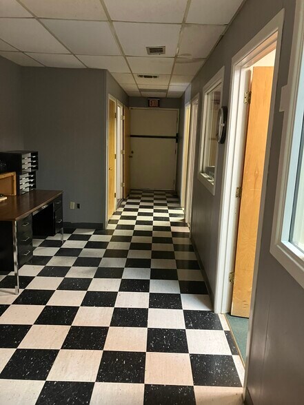 More Photos Of 3218 N Quincy St, Plainview Office For Sale