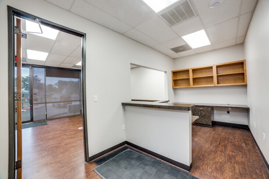 More Photos Of 98 Briggs Ave, San Antonio Unknown For Lease