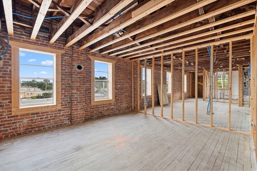 More Photos Of 204 Magnolia St, New Smyrna Beach Restaurant For Sale