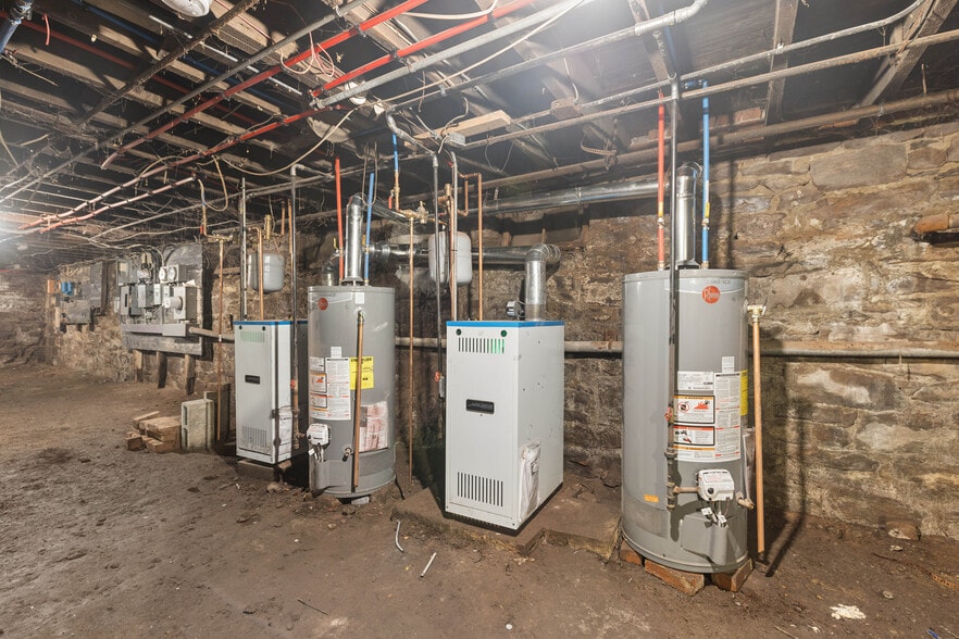 More Photos Of 648-658 Park St, Hartford Apartments For Sale