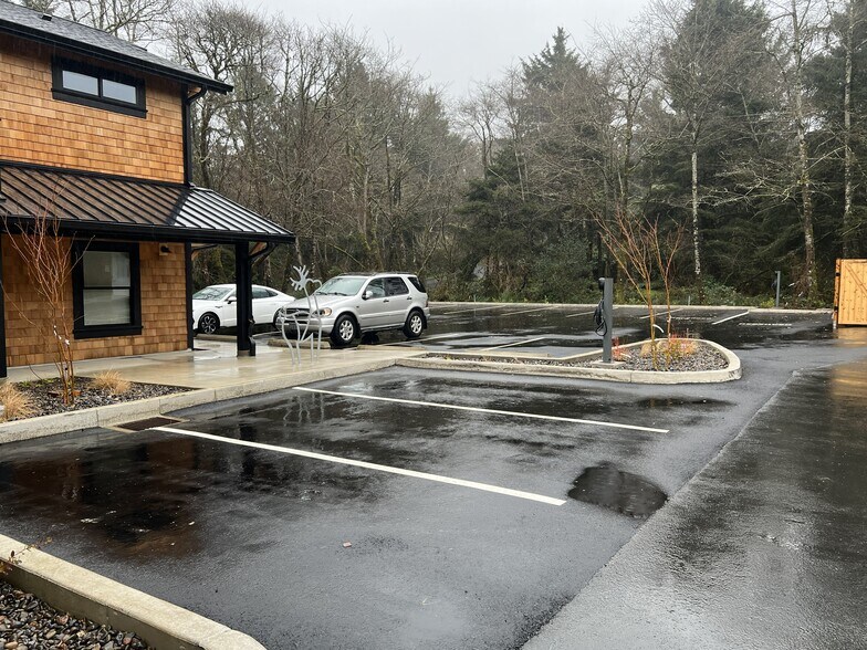 More Photos Of N Spruce St & E 1st ave, Cannon Beach Storefront Retail Residential For Lease