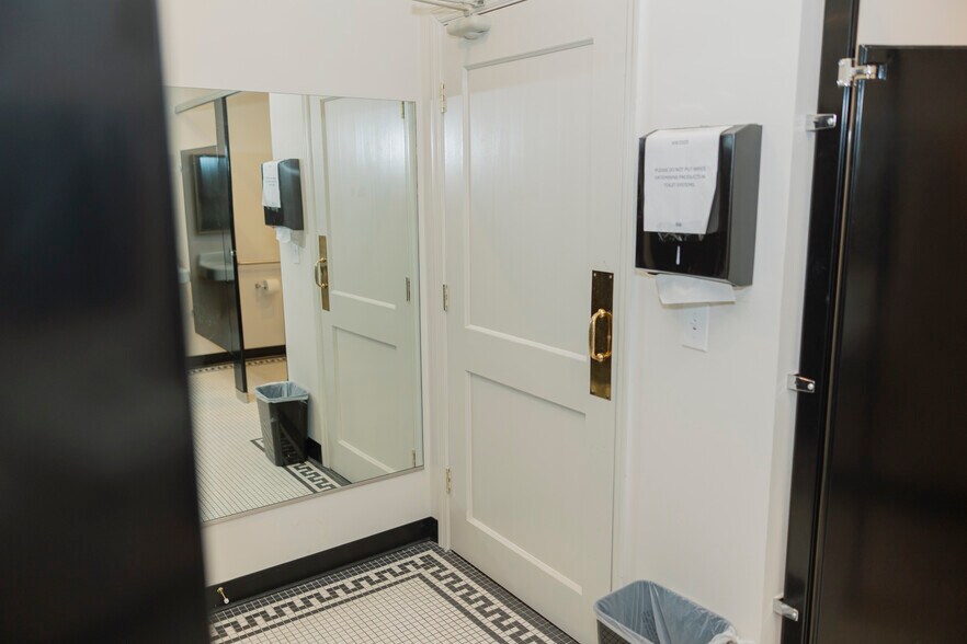 More Photos Of 119 Ridley Ave, Lagrange Office For Sale