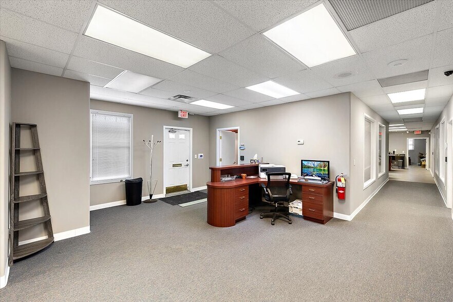 More Photos Of 37244 S Groesbeck Hwy, Clinton Township Office For Sale