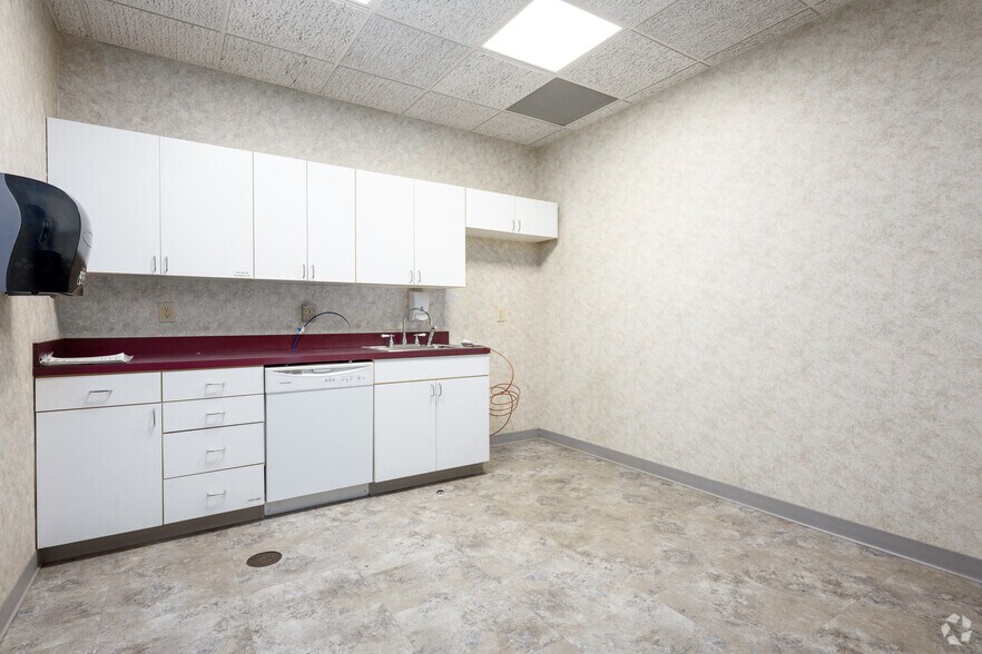 More Photos Of 1321 Long St, High Point Office For Sale