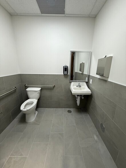 More Photos Of 12818 Cypress Valley Rd, Cypress Industrial For Lease
