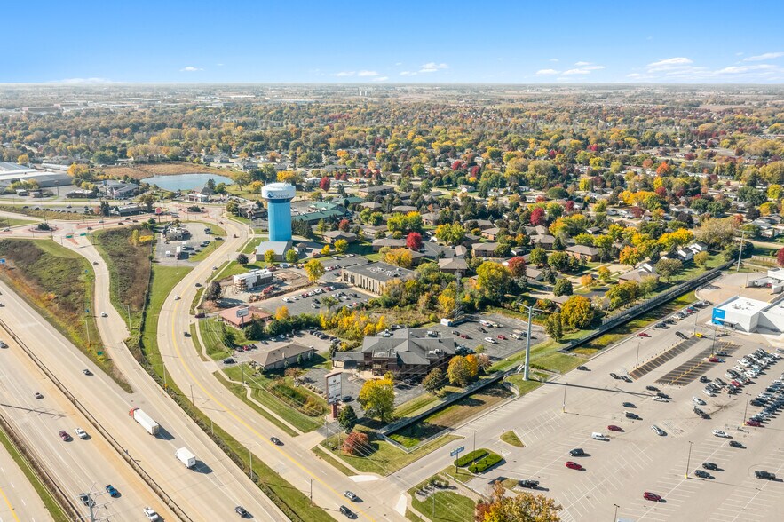 More Photos Of 491 S Washburn St, Oshkosh Office For Sale