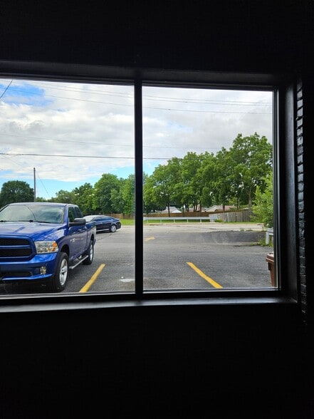 More Photos Of 2608 Kilburn Ave, Rockford General Retail For Lease