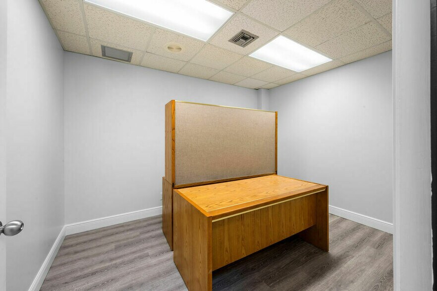 More Photos Of 1801 SE Hillmoor Dr, Port Saint Lucie Medical For Lease