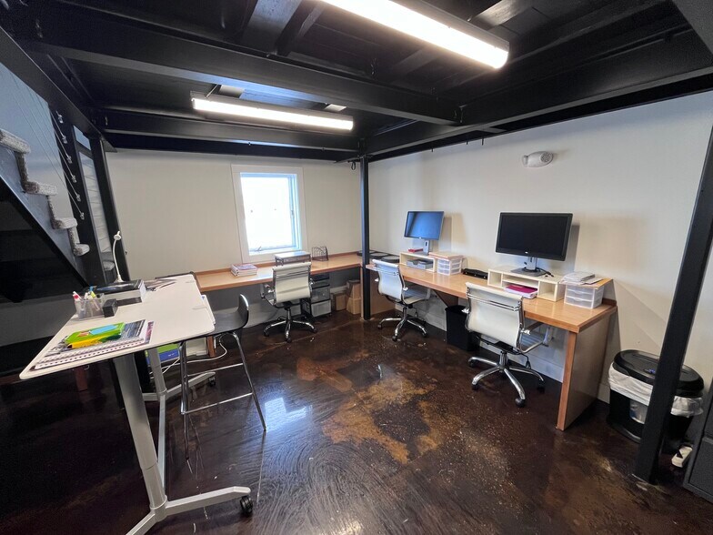 More Photos Of 112 Parker St, Newburyport Research And Development For Lease