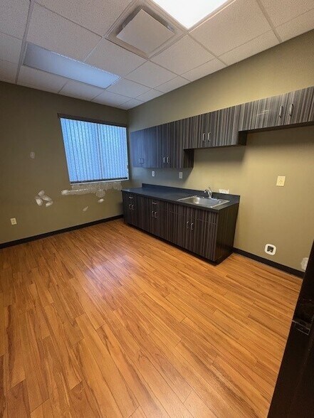 More Photos Of 124 Springfield Ct, O'Fallon Medical For Lease