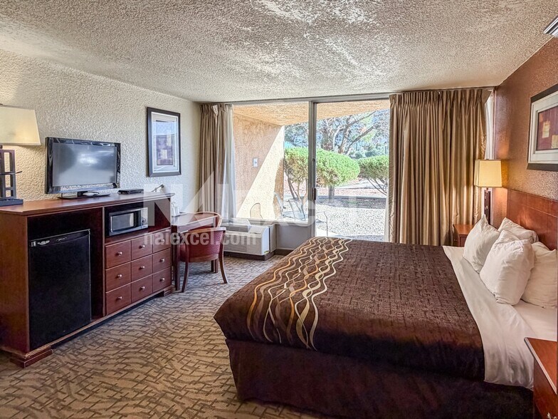 More Photos Of 287 N Lake Powell Blvd, Page Hotel For Sale