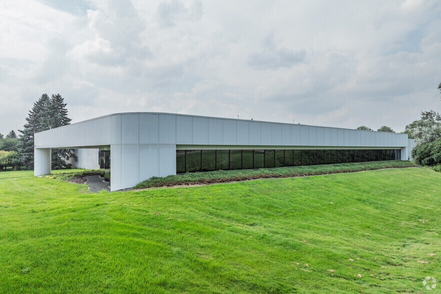 More Photos Of 1000 Park Rd, Chanhassen Manufacturing For Lease